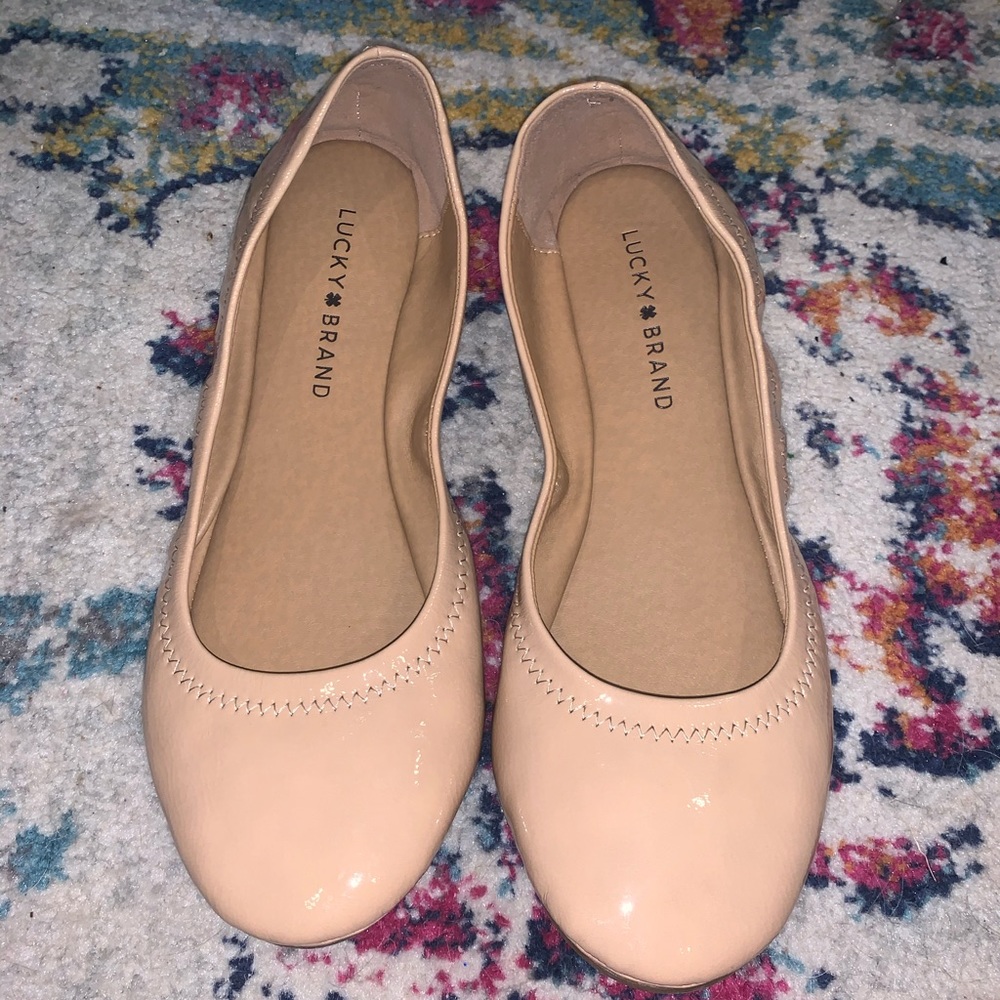 EUC lucky brand Emmie flat nude patent leather 8.5